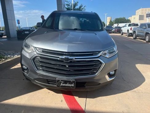 Used 2019 Chevrolet Traverse LT FWD image 2