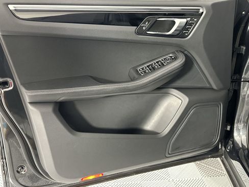 Used 2024 Porsche Macan w/ Premium Plus Package AWD/4WD image 29