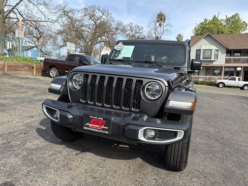 Used 2022 Jeep Gladiator Sport image 4