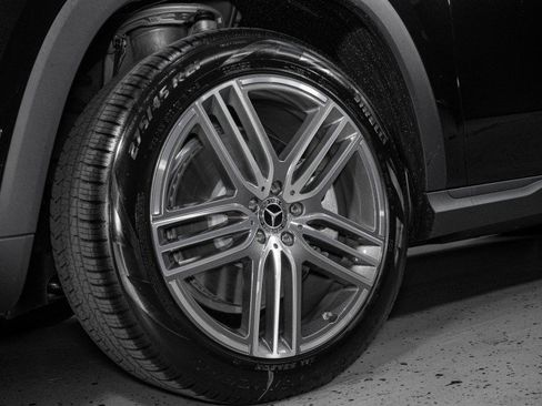 New 2026 Mercedes-Benz GLS 450 4MATIC image 32