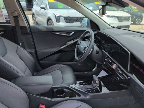 Used 2024 Kia Niro EX FWD image 7