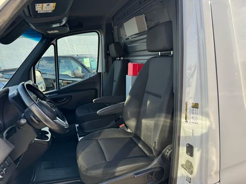 Used 2022 Mercedes-Benz Sprinter 1500 image 15
