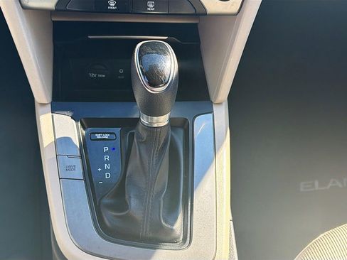Used 2017 Hyundai Elantra SE image 17