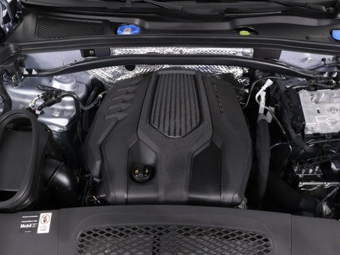 Certified 2026 Porsche Macan AWD/4WD image 26