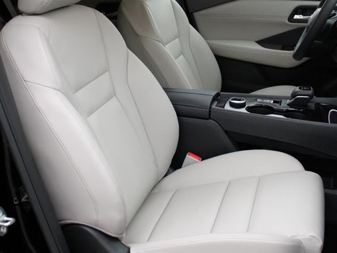 Certified 2025 Nissan Rogue SL w/ SL Premium Package image 24