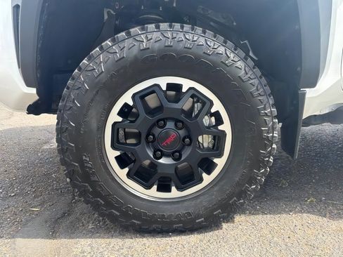 Used 2024 Toyota Tacoma TRD Off-Road w/ TRD Off Road Premium Package AWD/4WD image 10