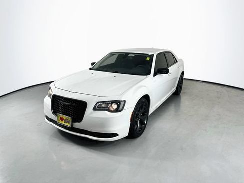 Used 2022 Chrysler 300 Touring w/ Sport Appearance Package RWD image 5