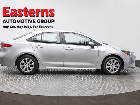 Used 2022 Toyota Corolla LE FWD image 4