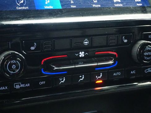 Certified 2023 Jeep Grand Cherokee L Limited image 34