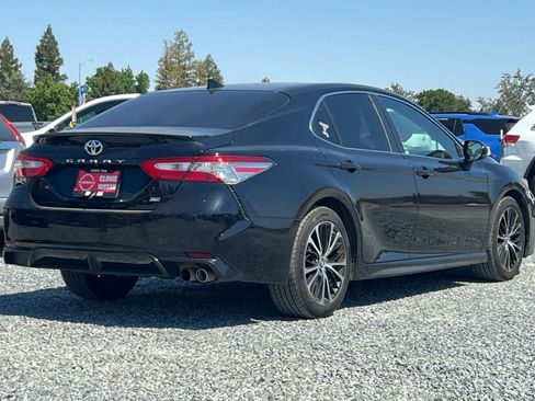 Used 2019 Toyota Camry SE FWD image 3