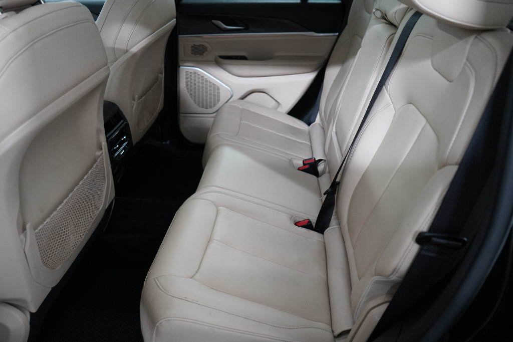 Used 2022 Jeep Grand Cherokee Limited AWD/4WD image 19