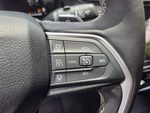 Used 2024 Jeep Grand Cherokee L Altitude RWD image 22