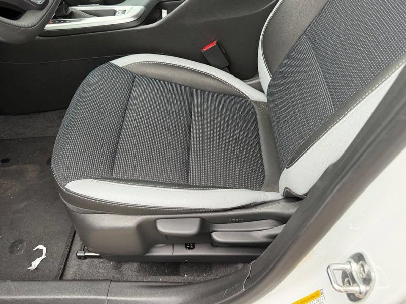 Used 2025 Buick Envista Preferred w/ Convenience II Package FWD image 18