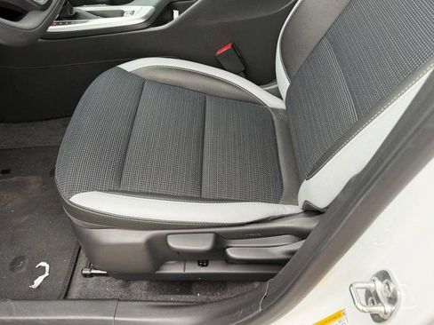 Used 2025 Buick Envista Preferred w/ Convenience II Package FWD image 18