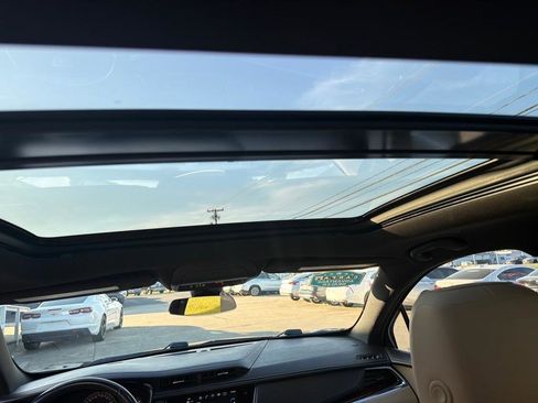 Used 2018 Cadillac XT5 Luxury w/ Driver Awareness Package image 21