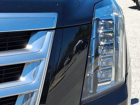 Used 2019 Cadillac Escalade Luxury AWD/4WD image 12