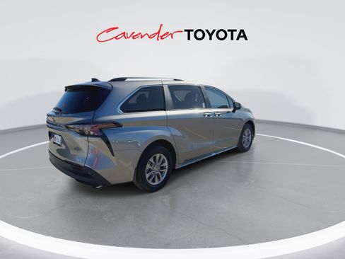 Certified 2026 Toyota Sienna XLE image 8