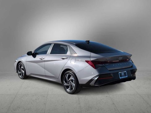 Certified 2025 Hyundai Elantra Limited image 6