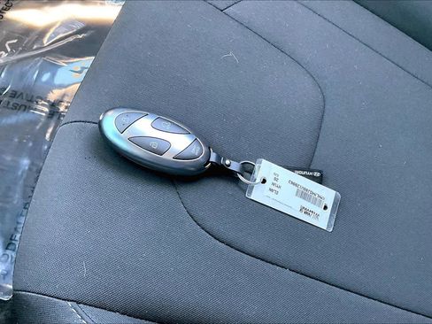 Used 2025 Hyundai Elantra Hybrid FWD image 14
