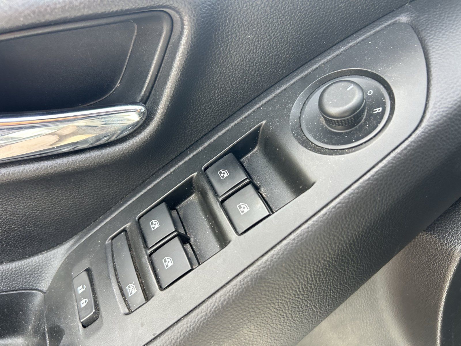 Used 2018 Chevrolet Trax LT w/ LT Convenience Package FWD image 17