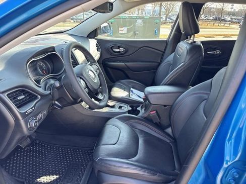 Used 2022 Jeep Cherokee Trailhawk w/ Premium Leather Package image 17