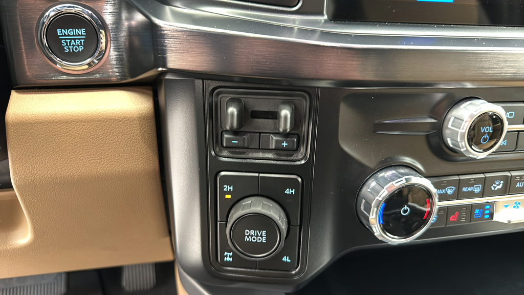 Used 2025 Ford F350 Lariat w/ Black Appearance Package AWD/4WD image 22