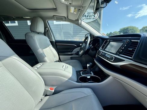 Used 2016 Toyota Highlander Limited image 24