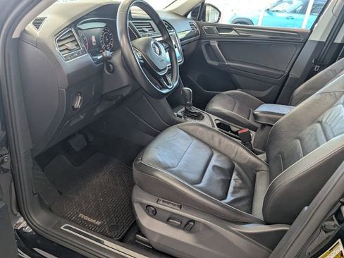 Used 2018 Volkswagen Tiguan SEL Premium image 12