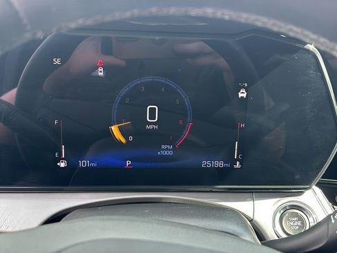 Used 2025 Chevrolet Trax LT w/ Sunroof Package image 16