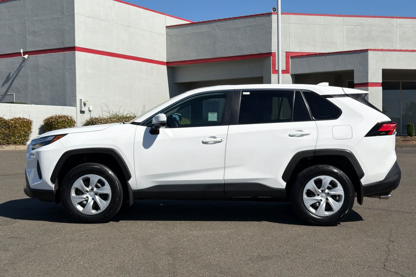 Used 2025 Toyota RAV4 LE AWD/4WD image 9