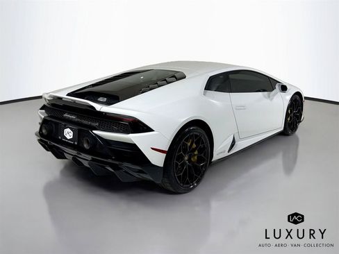 Used 2022 Lamborghini Huracan EVO RWD image 6