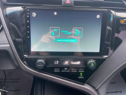 Used 2019 Toyota Camry SE FWD image 13