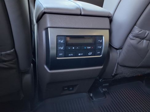 Used 2022 Lexus GX 460 Premium w/ Premium Package image 24