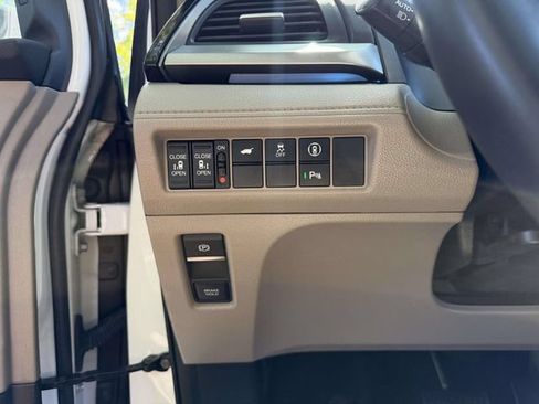 Used 2023 Honda Odyssey Touring image 23