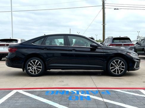 New 2025 Volkswagen Jetta SE image 7