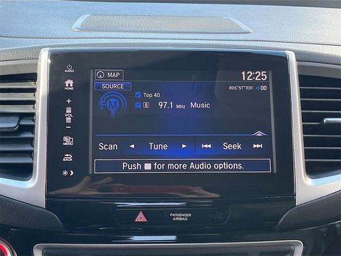 Used 2018 Honda Pilot Touring image 15