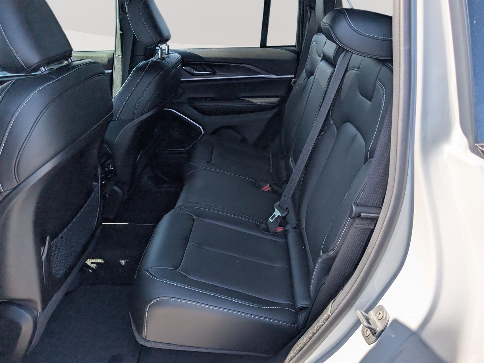 New 2026 Jeep Grand Cherokee Limited AWD/4WD image 10
