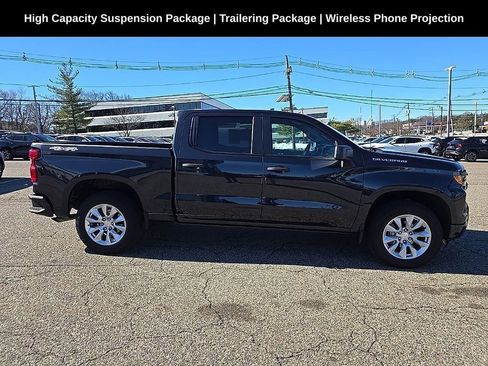 Used 2023 Chevrolet Silverado 1500 Custom image 2
