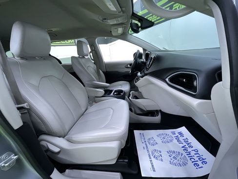 Used 2021 Chrysler Voyager Lxi image 28