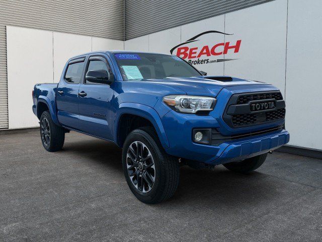 Used 2018 Toyota Tacoma TRD Sport AWD/4WD image 5