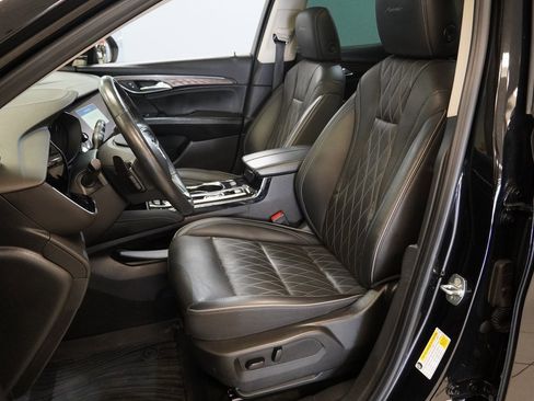 Used 2023 Buick Envision Avenir image 3