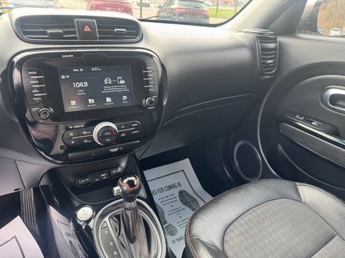 Used 2018 Kia Soul ! image 12