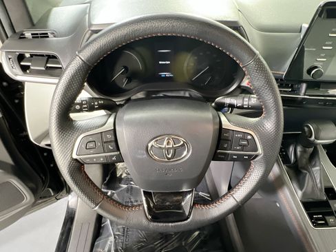 Used 2022 Toyota Sienna XSE AWD/4WD image 11