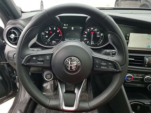 Used 2023 Alfa Romeo Giulia Veloce image 24