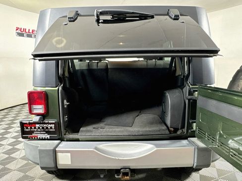 Used 2008 Jeep Wrangler Unlimited Sahara w/ Dual Top Group AWD/4WD image 22