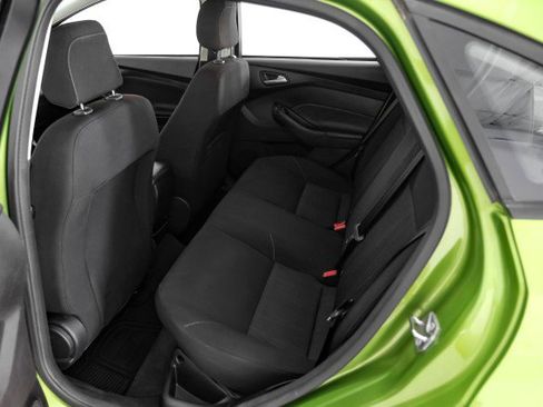 Used 2018 Ford Focus SE w/ SE Appearance Package image 34