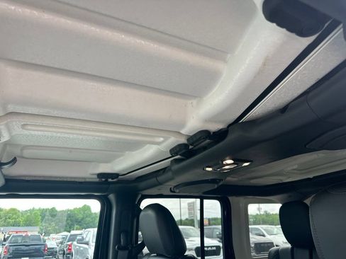 Used 2022 Jeep Wrangler Unlimited Sahara AWD/4WD image 24