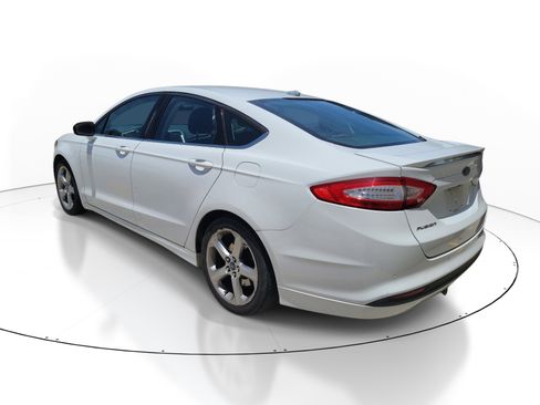 Used 2013 Ford Fusion SE FWD image 4
