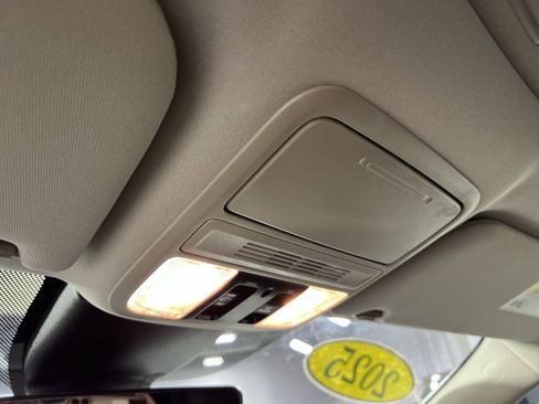 Used 2025 Honda Odyssey Touring image 37