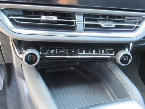 New 2026 Chevrolet Equinox EV LT image 24